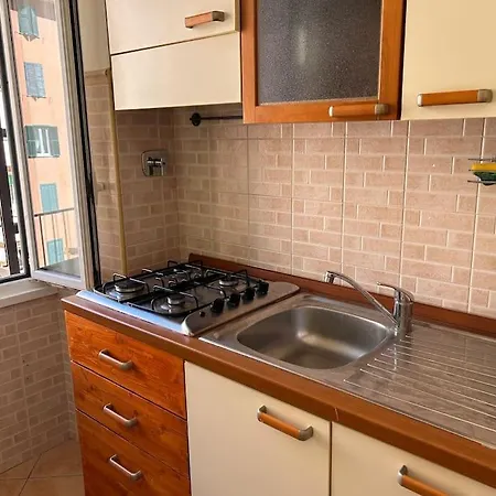 Near The Center With Private Bathroom *